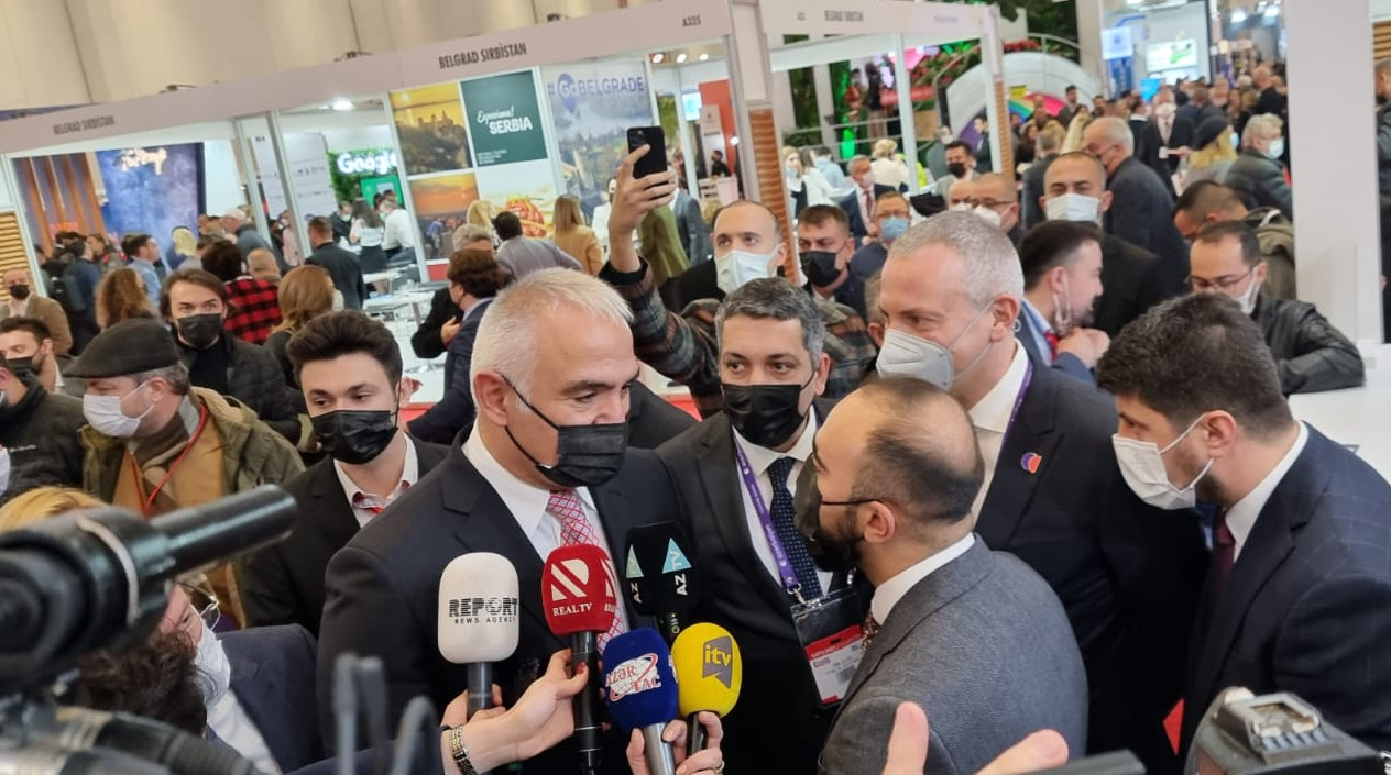 Türkiyənin mədəniyyət və turizm naziri Azərbaycan stendini ziyarət edib