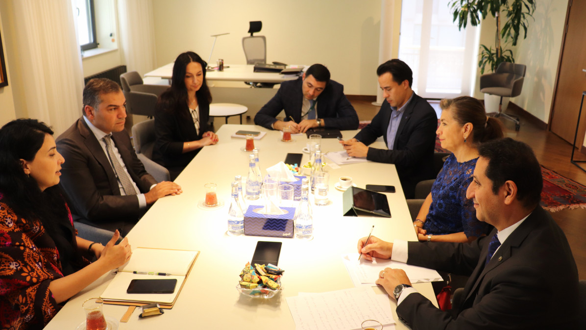 The development of relations with UNESCO in the field of tourism was discussed}