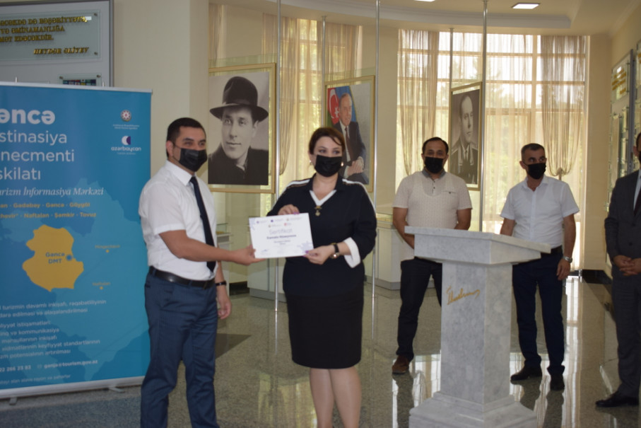 Naftalanda təlimi başa vuran turizm sektoru nümayəndələrinə sertifikatlar verilib
