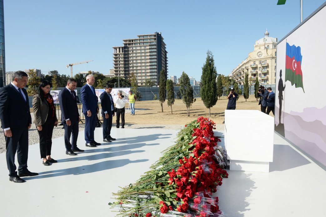 DTA əməkdaşları Anım Günü ilə əlaqədar Bakıda inşası davam etdirilən Zəfər parkını ziyarət ediblər